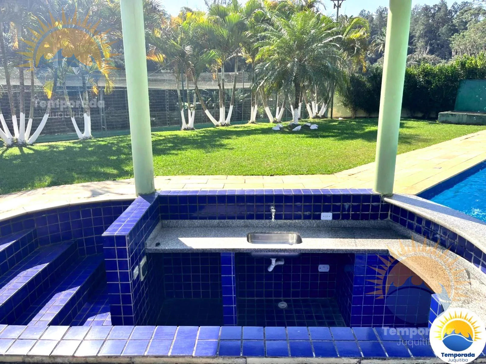 Piscina com bar molhado e campo de futebol - foto 5