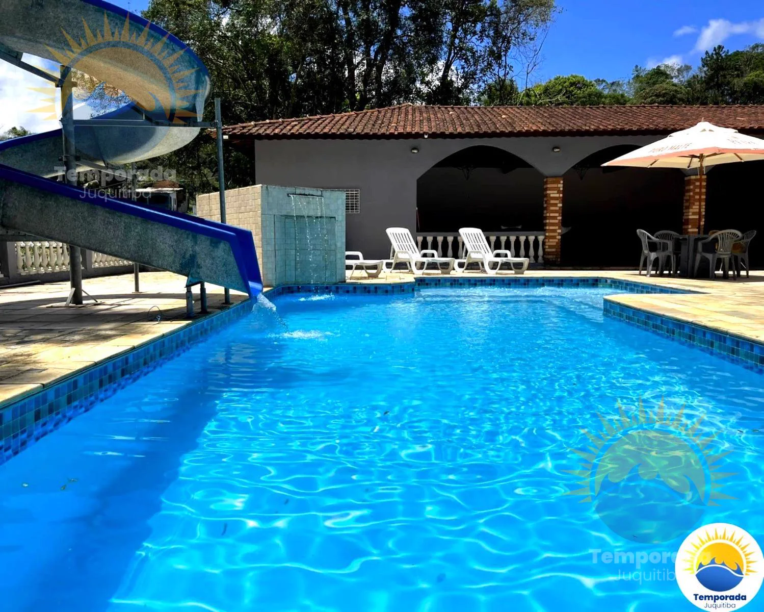 Piscina com toboágua e salão de jogos, Juquitiba